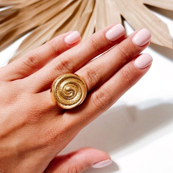 Gold seashell ring #1089 - Picture 2 of 4